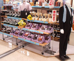 納入事例、ステップ什器(ひな壇什器)